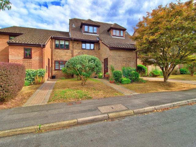 Flat for sale in Wokingham