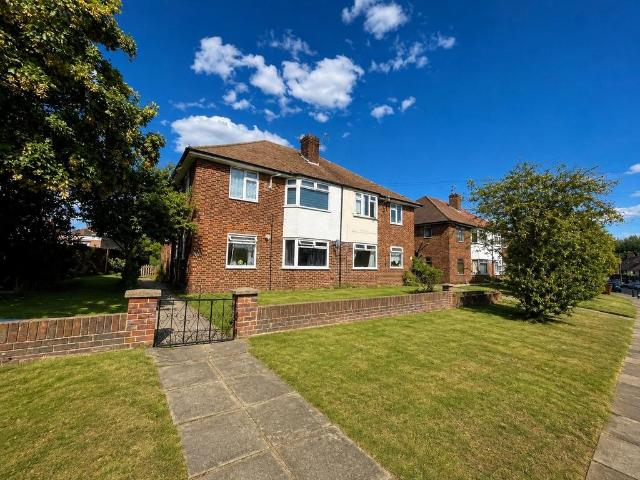 Flat for sale in London Borough of Hounslow, Greater London