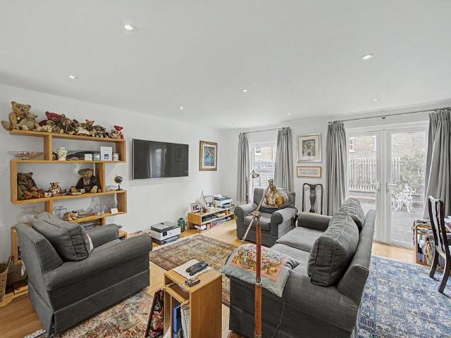 Flat for sale in London Borough of Lambeth, Greater London