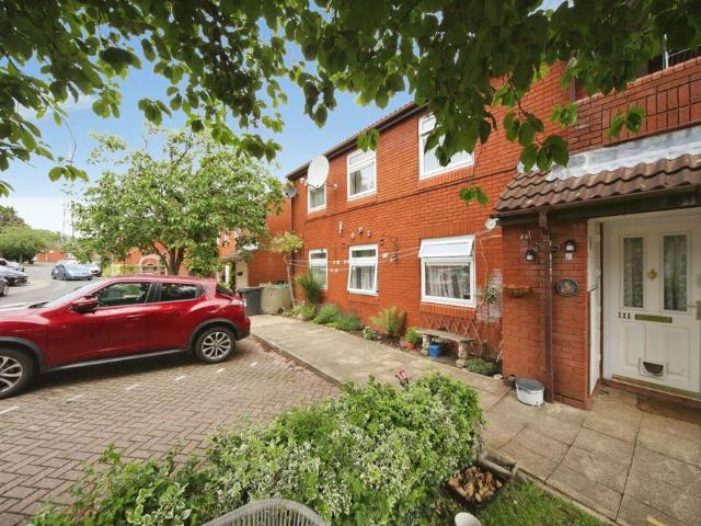 Flat for sale in Farley Hill, Spring Park