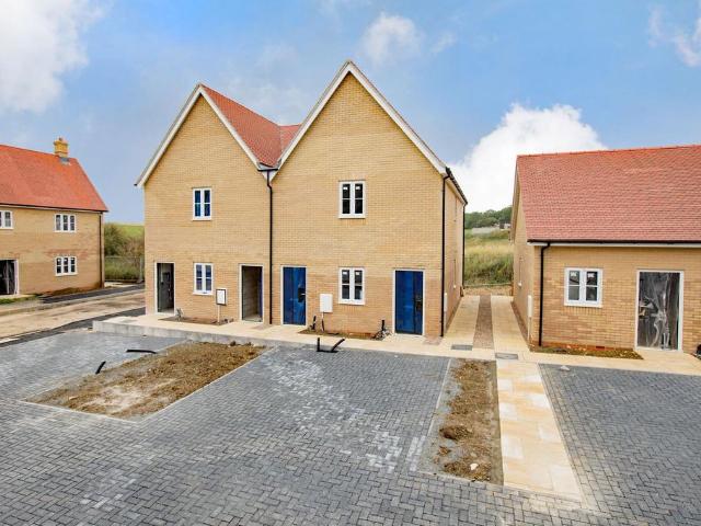 Flat for sale in Priors Hall Park, Weldon