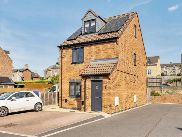 Flat for sale in Selsley, School House