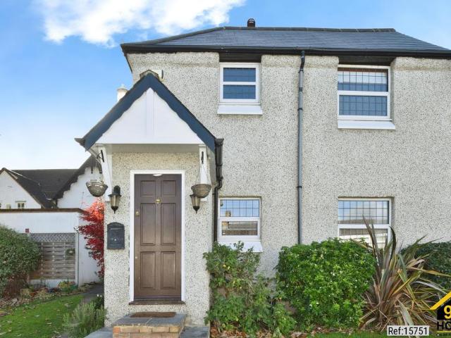 Flat for sale in Mottingham, Greater London