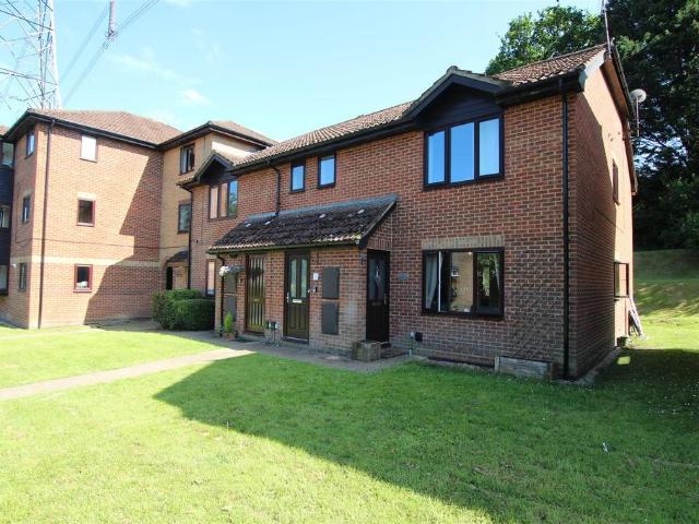 Flat for sale in Helford, Hampshire