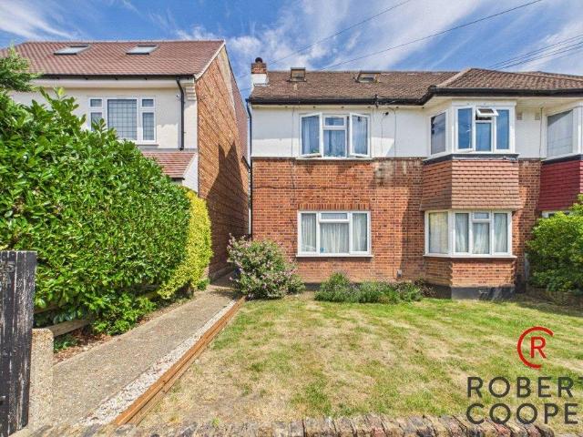 Flat for sale in Pinner, Greater London