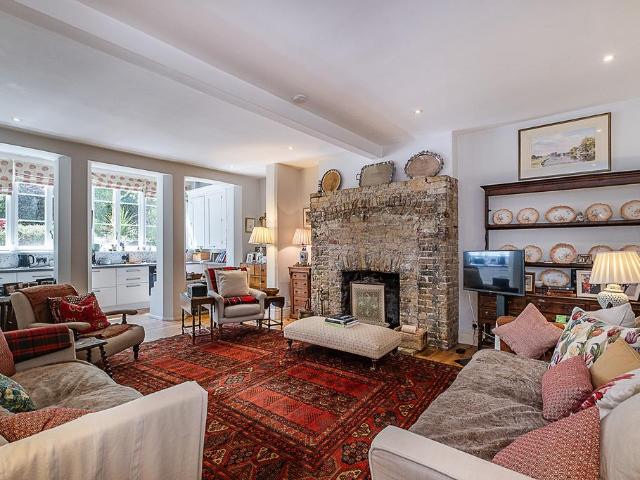 Flat for sale in Clapham Junction, Greater London