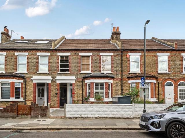 Flat for sale in London Borough of Merton, Collier's Wood