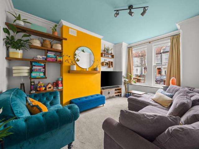 Flat for sale in Dollis Hill, Greater London