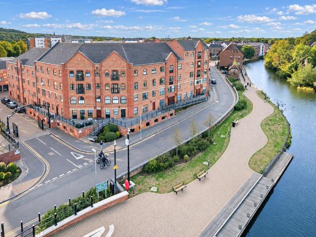 Flat for sale in Tonbridge, Tonbridge and Malling