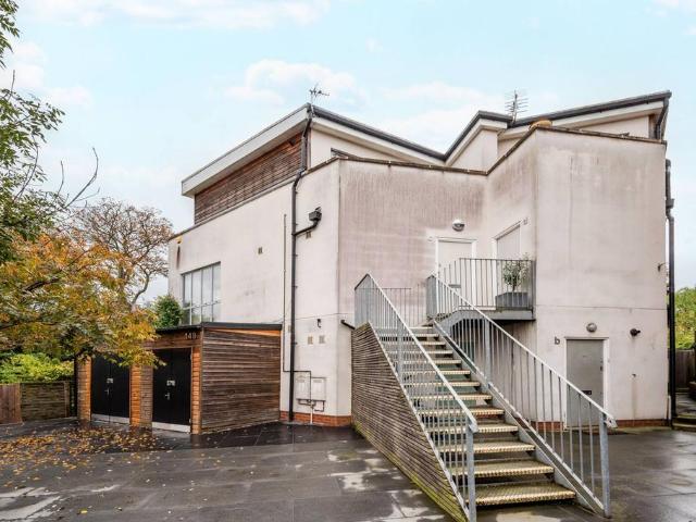 Flat for sale in East Dulwich, Greater London