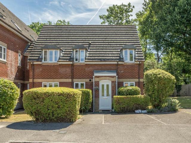 Flat for sale in Binfield