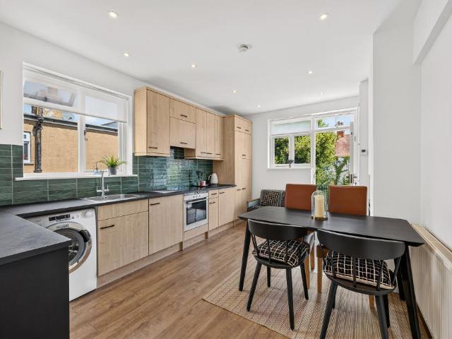 Flat for sale in London Borough of Merton, Merton Park