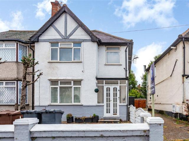 Flat for sale in Dagenham, Greater London