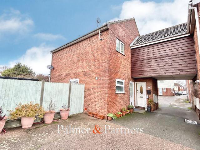 Flat for sale in Dale Hill, Essex