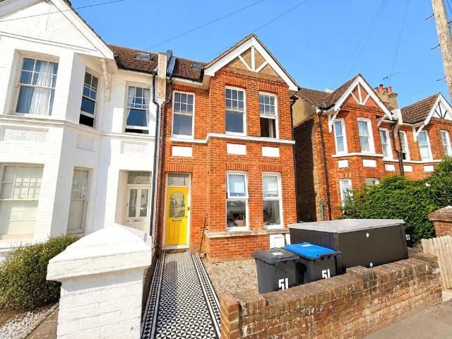 Flat for sale in Fishersgate, West Sussex