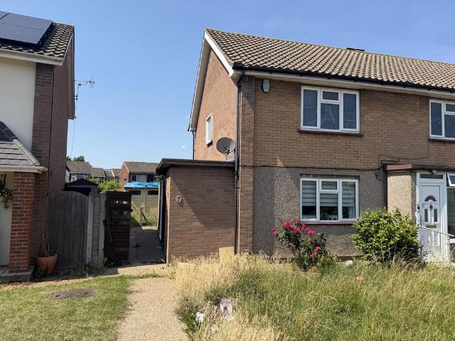Flat for sale in South Hornchurch, Greater London