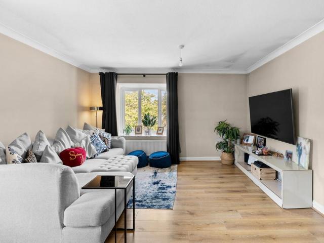 Flat for sale in Selsdon, Greater London