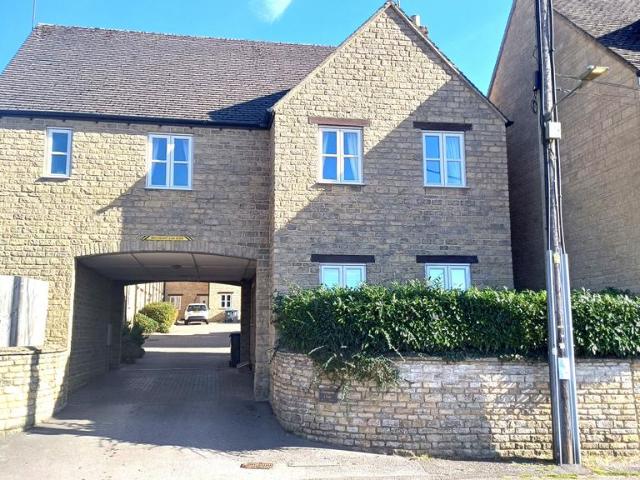 Flat for sale in Chipping Norton, West Oxfordshire