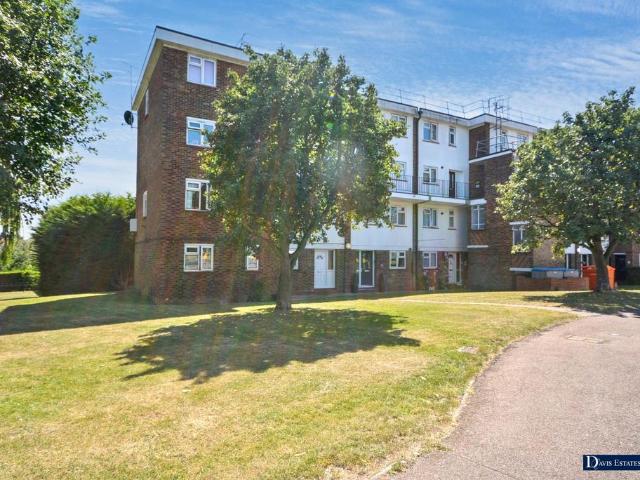 Flat for sale in Hornchurch, Greater London