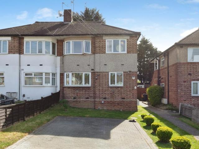 Flat for sale in Fairlop, Greater London