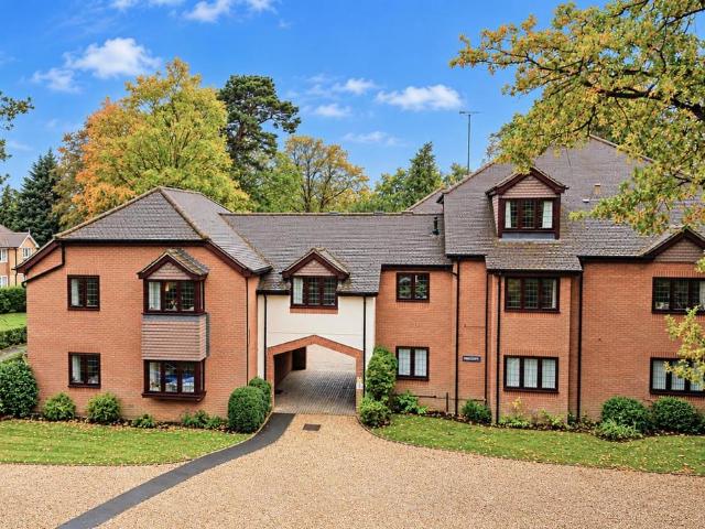 Flat for sale in Edenbrook, Hart