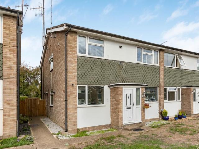 Flat for sale in Frogmore, St Albans