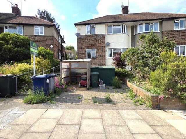 Flat for sale in East Barnet, Greater London