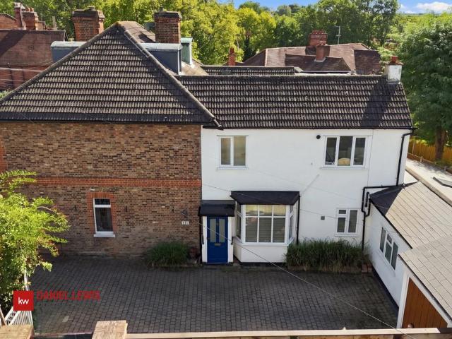 Flat for sale in Debden Green, Epping