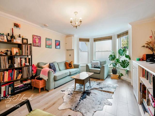 Flat for sale in Loughborough Junction, Greater London