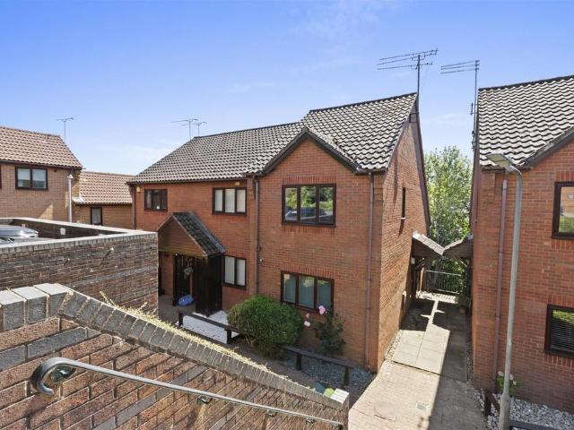 Flat for sale in Castlefield, Cressex