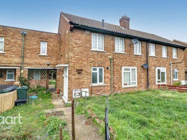 Flat for sale in Monks Orchard, Kent