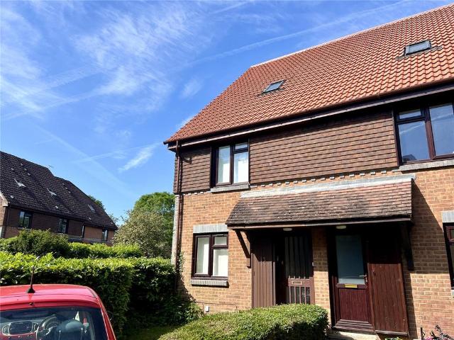 Flat for sale in Westborough, Surrey