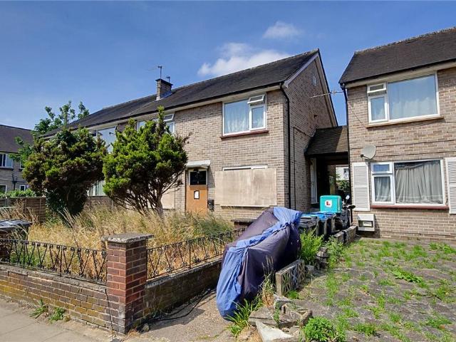 Flat for sale in Ponders End, Greater London