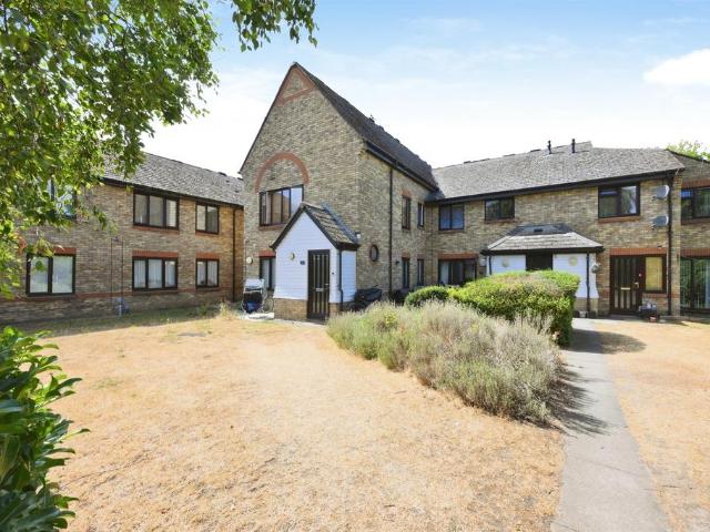 Flat for sale in Broxbourne, Hertfordshire
