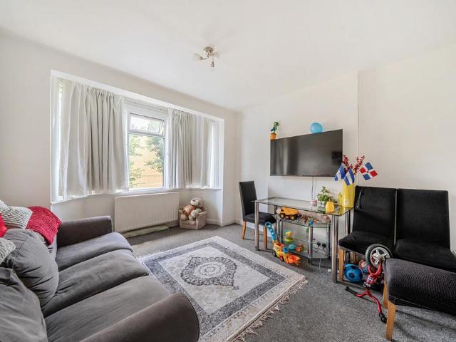 Flat for sale in Peckham, Greater London