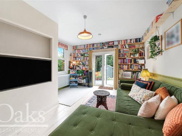 Flat for sale in Tulse Hill, Greater London