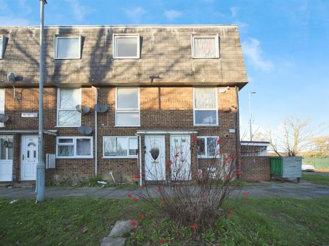 Flat for sale in Marsh Farm, Luton