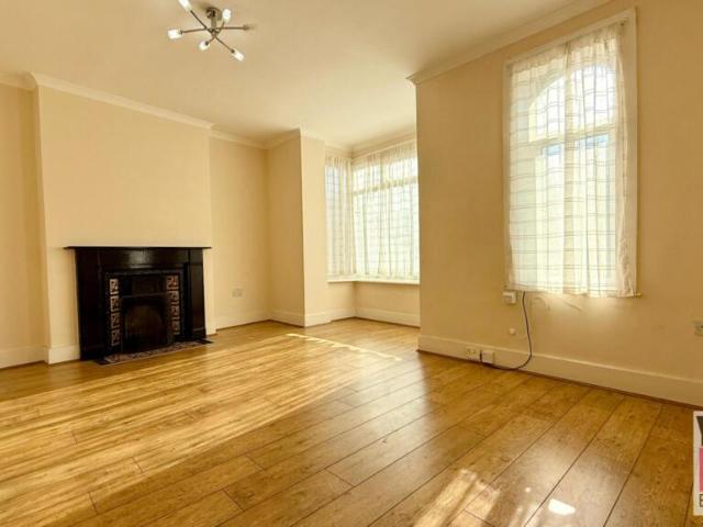 Flat for sale in Folkestone