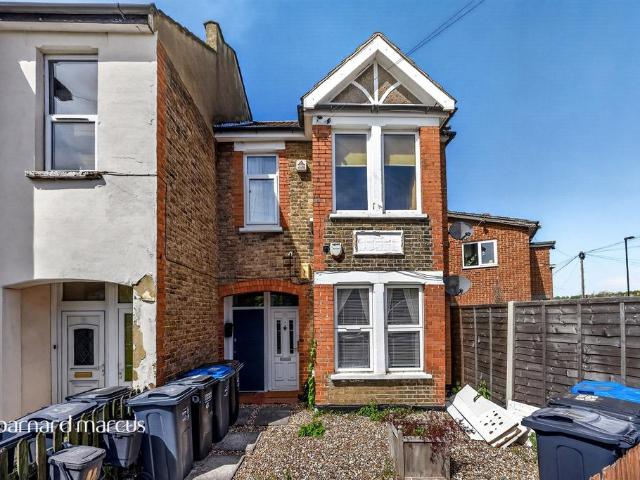Flat for sale in London Borough of Croydon, Thornton Heath