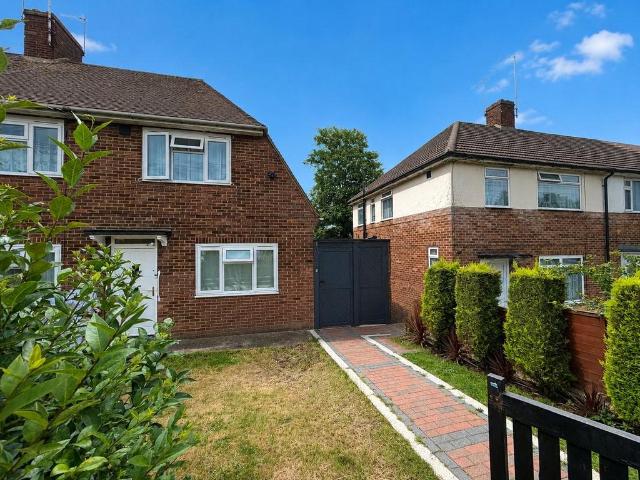 Flat for sale in Plumstead, Greater London