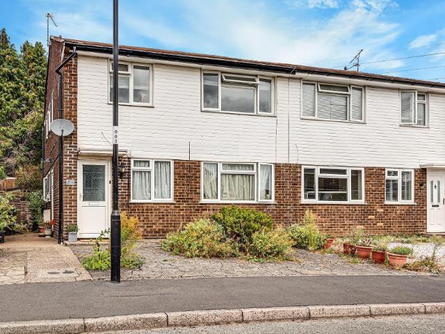 Flat for sale in London Borough of Croydon, Selsdon