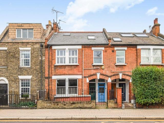 Flat for sale in Wandsworth, Greater London