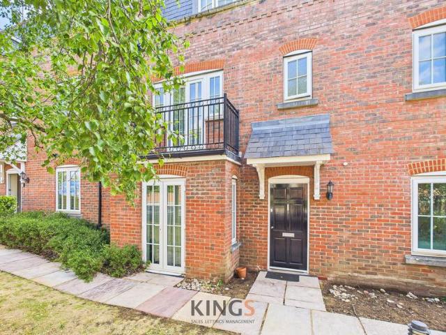 Flat for sale in Hatfield, Fretherne