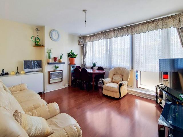 Flat for sale in Bromley-by-Bow, Limehouse