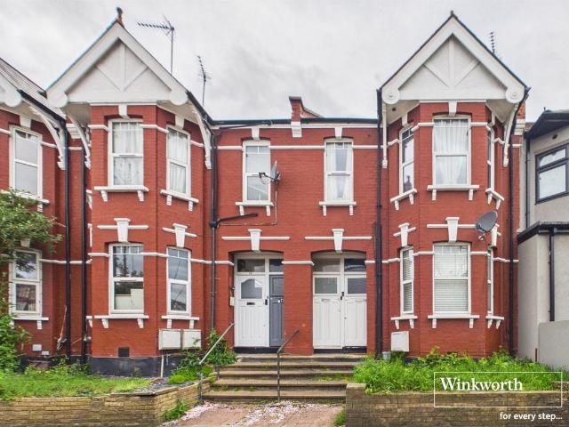 Flat for sale in Hendon, Greater London