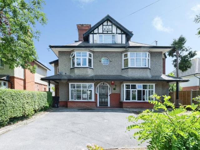 Flat for sale in Charminster, Bournemouth