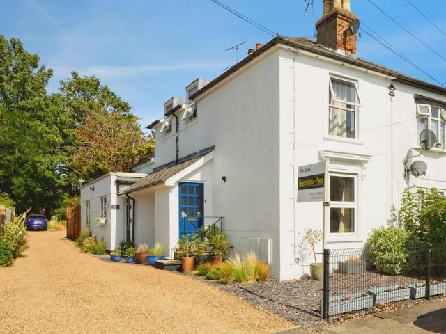 Flat for sale in Pachesham Park, Surrey