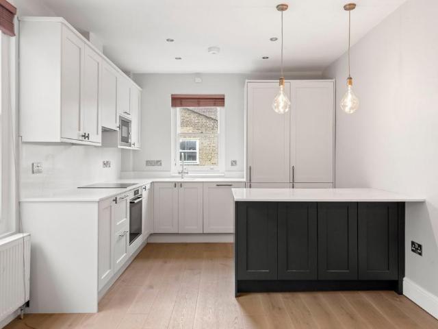 Flat for sale in Sands End, Greater London