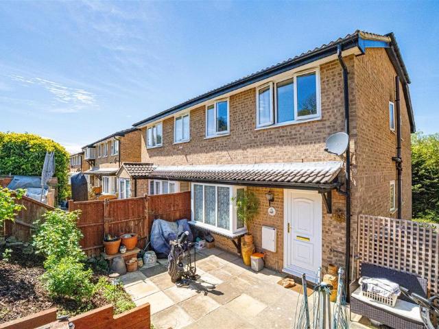 Flat for sale in Clive Vale, Guestling Green