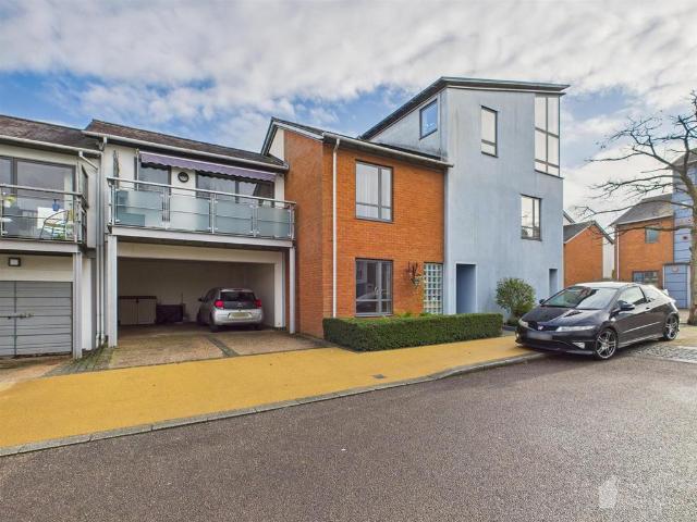 Flat for sale in Harlow, Essex